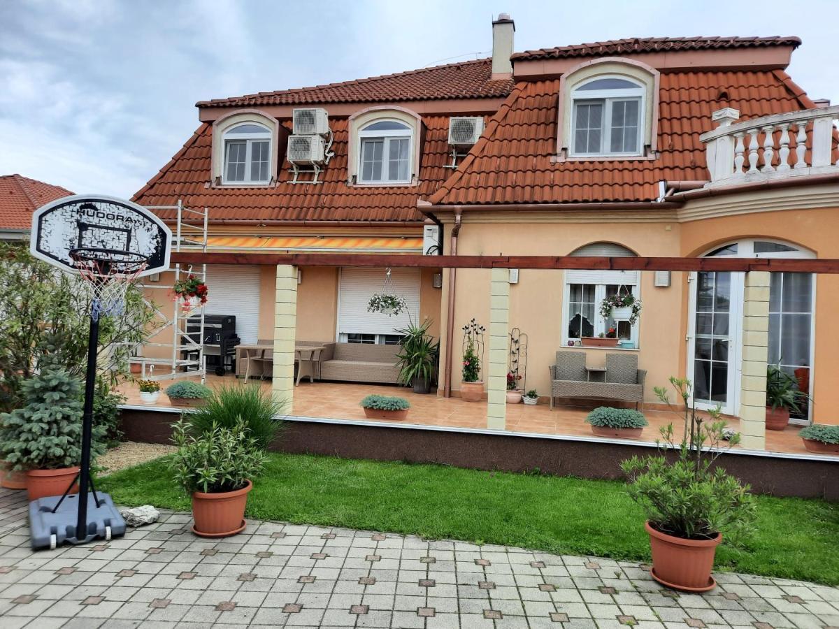 Ambrozia Guesthouse Nagykanizsa Eksteriør bilde