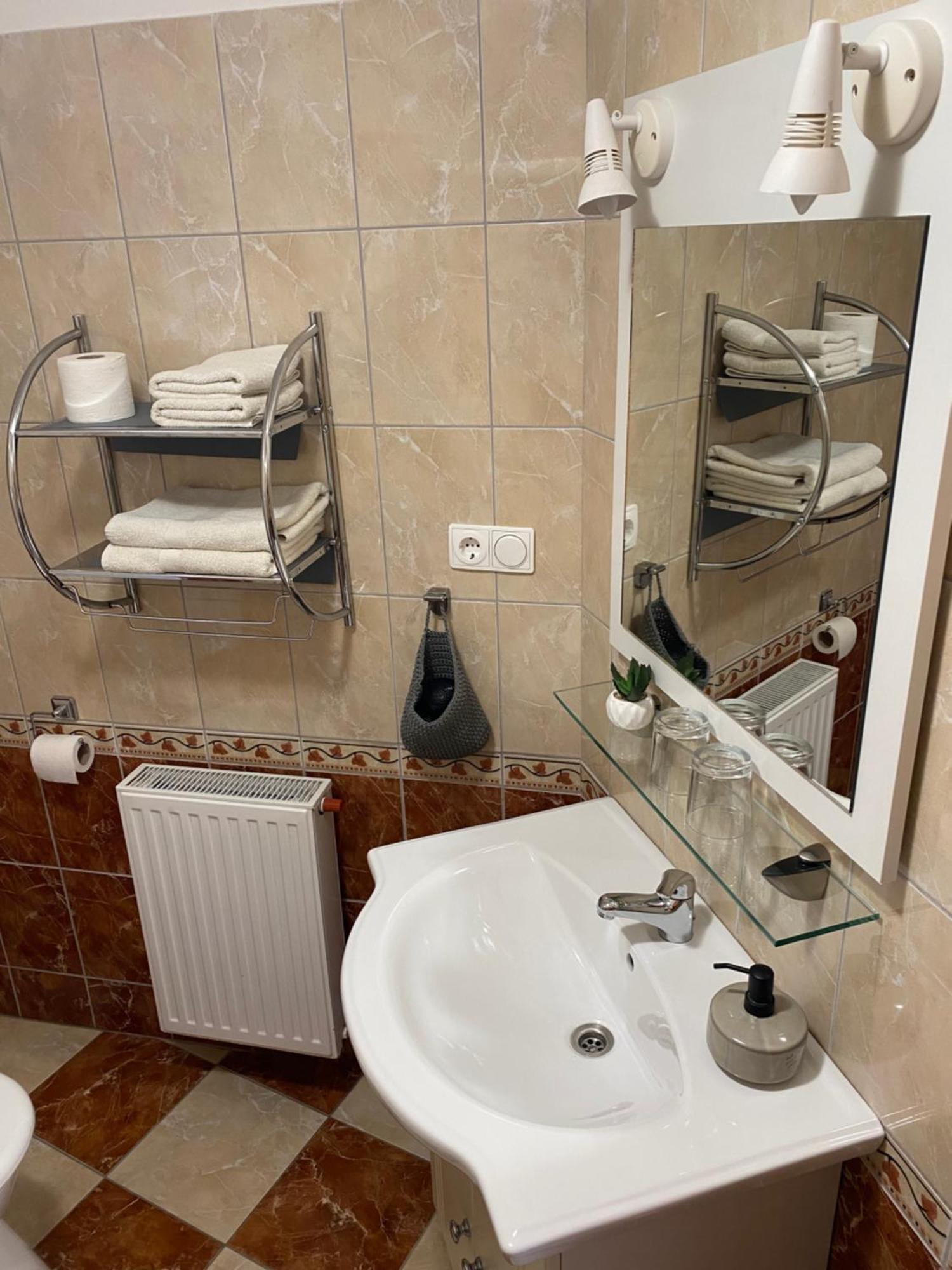 Ambrozia Guesthouse Nagykanizsa Eksteriør bilde