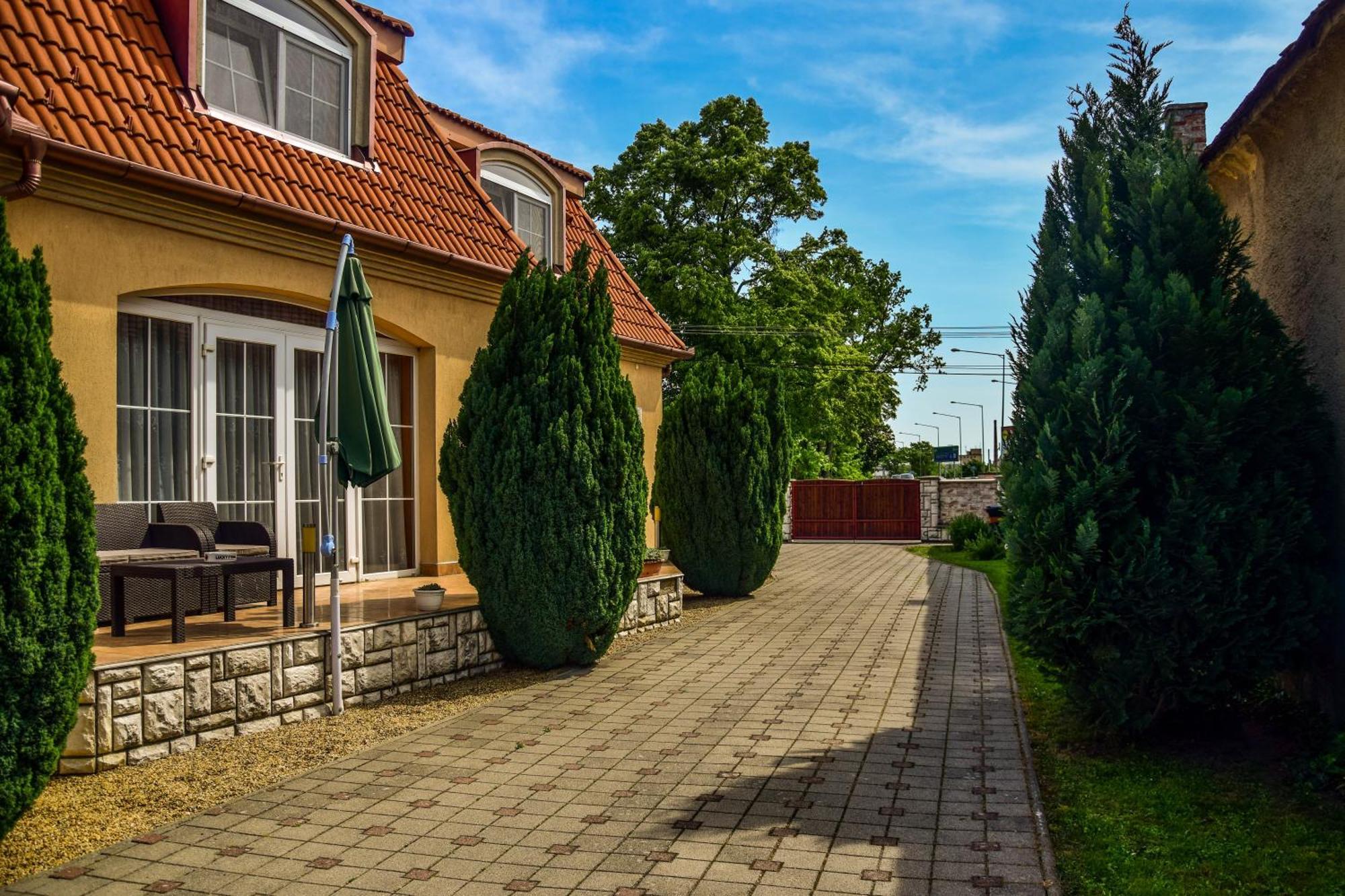 Ambrozia Guesthouse Nagykanizsa Eksteriør bilde