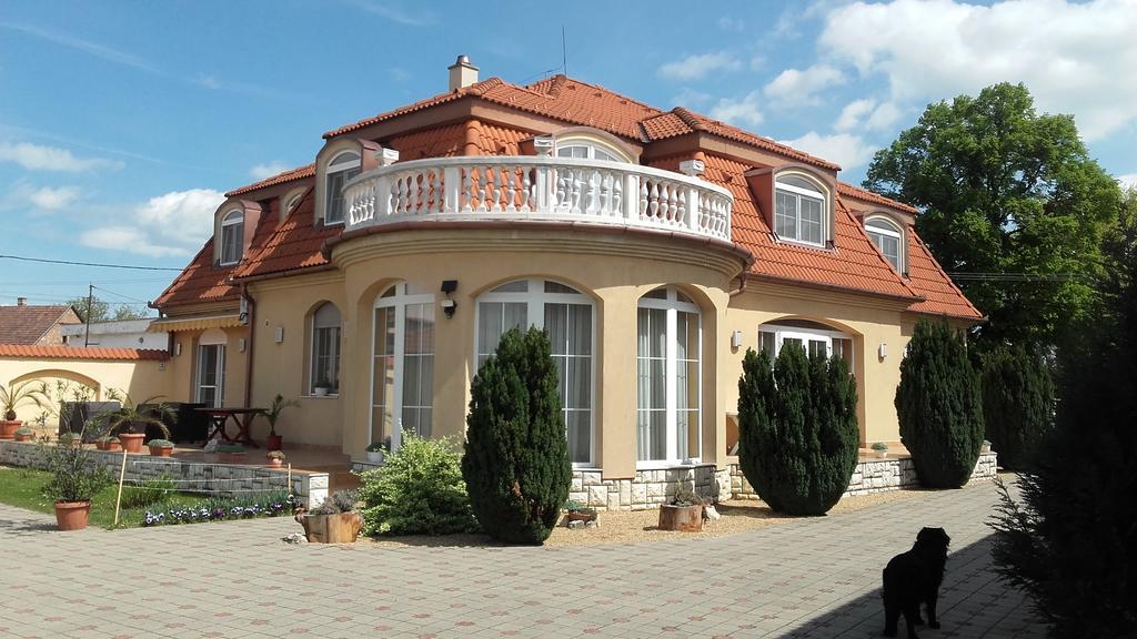 Ambrozia Guesthouse Nagykanizsa Eksteriør bilde